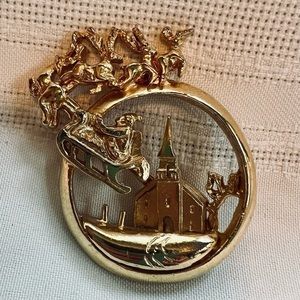 ON SALE Christmas Brooch‎ Gold-tone Circle Santa Sleigh Reindeer Steeple EUC